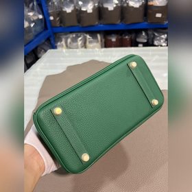 Фотографии мастерской Birkin Platinum Velvet Green Gold Buckle 25