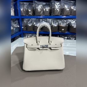 Фотографииз мастерской Birkin Platinum Milkshake Silver Buckle 25