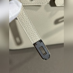 Фотографииз мастерской Birkin Platinum Milkshake Silver Buckle 25
