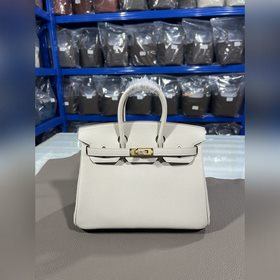 Фотографииз мастерской Birkin Platinum Milkshake White Gold Buckl