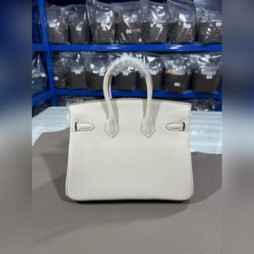 Фотографииз мастерской Birkin Platinum Milkshake White Gold Buckl