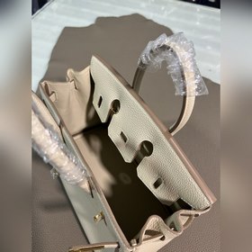 Фотографииз мастерской Birkin Platinum Milkshake White Gold Buckl