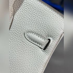 Фотографииз мастерской Birkin Platinum Milkshake White Gold Buckl