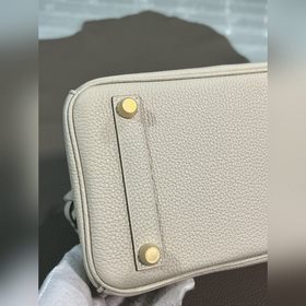 Фотографииз мастерской Birkin Platinum Milkshake White Gold Buckl