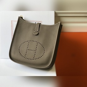 『    』 Слоновая кость с золотой застежкой Сочетание прочности
