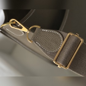 『    』 Слоновая кость с золотой застежкой Сочетание прочности 