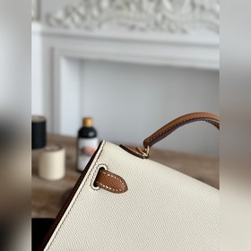 Кэлли второго поколения mini Цвет： молочный белый/золотисто-кори