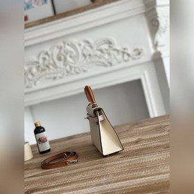 Kelly II Mini Цвет： молочный белый/фантазийный розово-фиолетовый