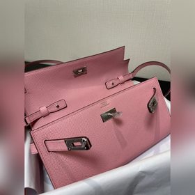 Kelly woc – популярная модель, которую стоит приобрести каждому. 