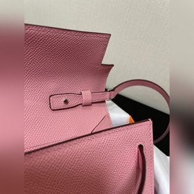 Kelly woc – популярная модель, которую стоит приобрести каждому. 