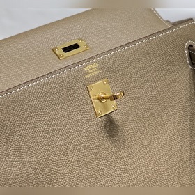 Ручная работа из восковой нити    В наше время Hermès вышел з