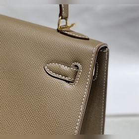 Ручная работа из восковой нити    В наше время Hermès вышел з