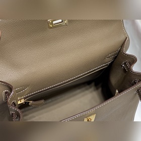 Ручная работа из восковой нити    В наше время Hermès вышел з