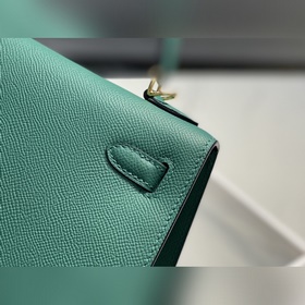 Ручная восковая нить В наше время Hermès вышел за рамки простого 