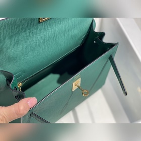 Ручная восковая нить В наше время Hermès вышел за рамки простого 