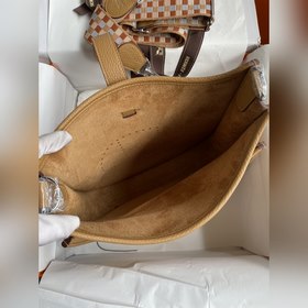 В наличии： Evelyn 28 см, импортная кожа TC, песочный цвет, серебр
