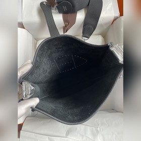 В наличии： Evelyn 28 см, импортная кожа TC, черный, серебряная за