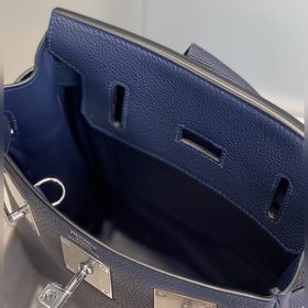 Новая модель в продаже   Глубокий синий, серебряная застежка, 