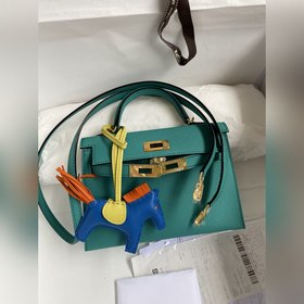 Mini Kelly второго поколения, 19 см, импортная кожа Epsom, зелены