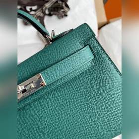 Mini Kelly второго поколения, 19 см, импортная кожа Epsom, зелена