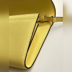 Констанс То Го Эпсом, маленький желтый цыпленок серебряной пугови