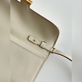 Констанс То Го Эпсом, молочный коктейль, бело-серебряная застежка