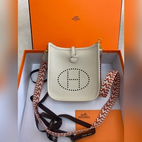 Фотография реального товара. Evelyn Milkshake Platinum Buckle, по