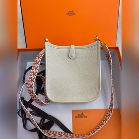 Фотография реального товара. Evelyn Milkshake Platinum Buckle, по