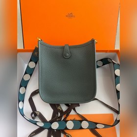 Фотография реального товара. Evelyn British Green Gold Buckle, по