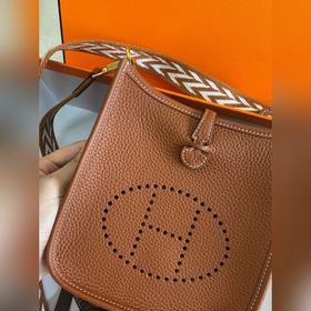 Фотография реального товара. Evelyn Gold Brown Gold Buckle, полур