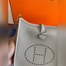 Фотография реального товара. Evelyn Pearl Grey Gold Buckle, полур