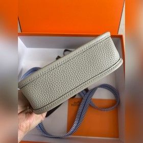 Фотография реального товара. Брошь Evelyn Pearl Silver Buckle, се