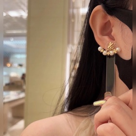 【Версия Seiko】 Серьги Louis Vuitton с буквами цветами. Можно носи