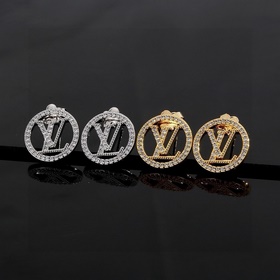 【Версия Seiko】 Серьги Louis Vuitton с буквами. Два способа ношени