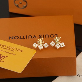 Серьги Louis Vuitton Серьги с буквами цветами. Два способа ношени