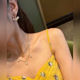 Серьги Louis Vuitton Серьги с буквами цветами. Два способа ношени