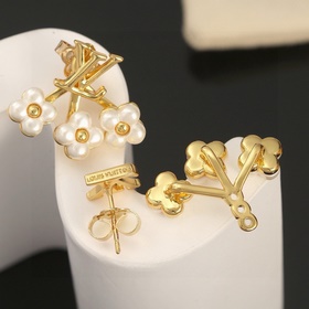 Серьги Louis Vuitton Серьги с буквами цветами. Два способа ношени