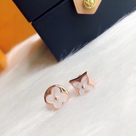Lv Louis Vuitton Асимметричные серьги-гвоздики с четырехлистным к