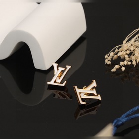 Серьги-гвоздики с капельками масла LV, колье Louis Vuitton. Индив