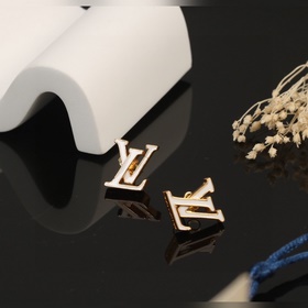 Серьги-гвоздики с капельками масла LV, колье Louis Vuitton. Индив