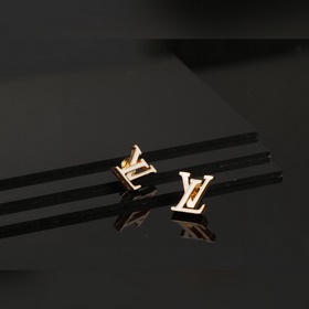Серьги-гвоздики с капельками масла LV, колье Louis Vuitton. Индив