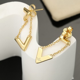 【Версия Seiko】 Серьги Louis Vuitton с буквами. Два способа ношени