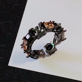 Новое кольцо из серии Louis Vuitton с черными стразами цирконием!