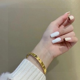 Браслет LV Louis Vuitton с момента своего появления на рынке поль