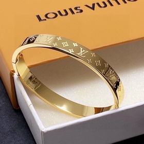 Браслет LV Louis Vuitton с момента своего появления на рынке поль