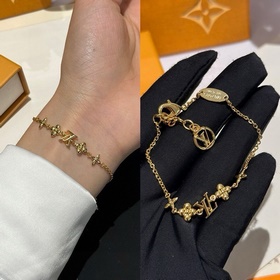 Браслет с буквами Louis Vuitton, выполненный с высоким мастерство