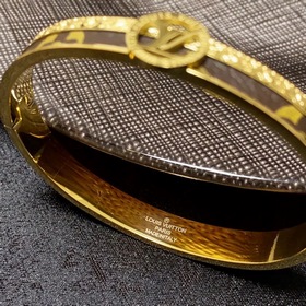 Нейтральный браслет LV Louis Vuitton с момента своего появления н