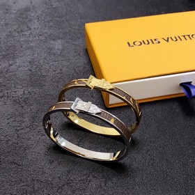 Браслет Louis Vuitton с момента своего появления на рынке пользуе