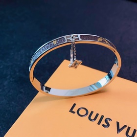 Новый браслет LV Louis Vuitton с момента своего появления на рынк