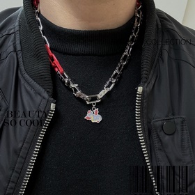 -Изображение витрины Изображение на руке - LV Louis Vuitton MONOG